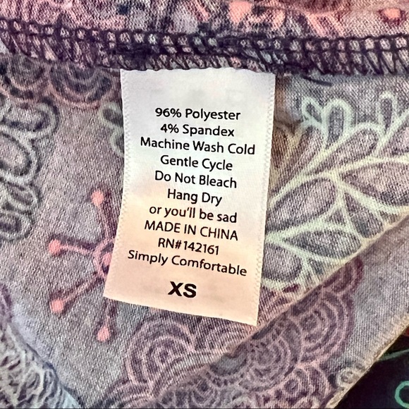 ✨EUC✨ LULAROE SHORT SLEEVE “IRMA” HI-LO SHIRT 💙💖 - Picture 4 of 4